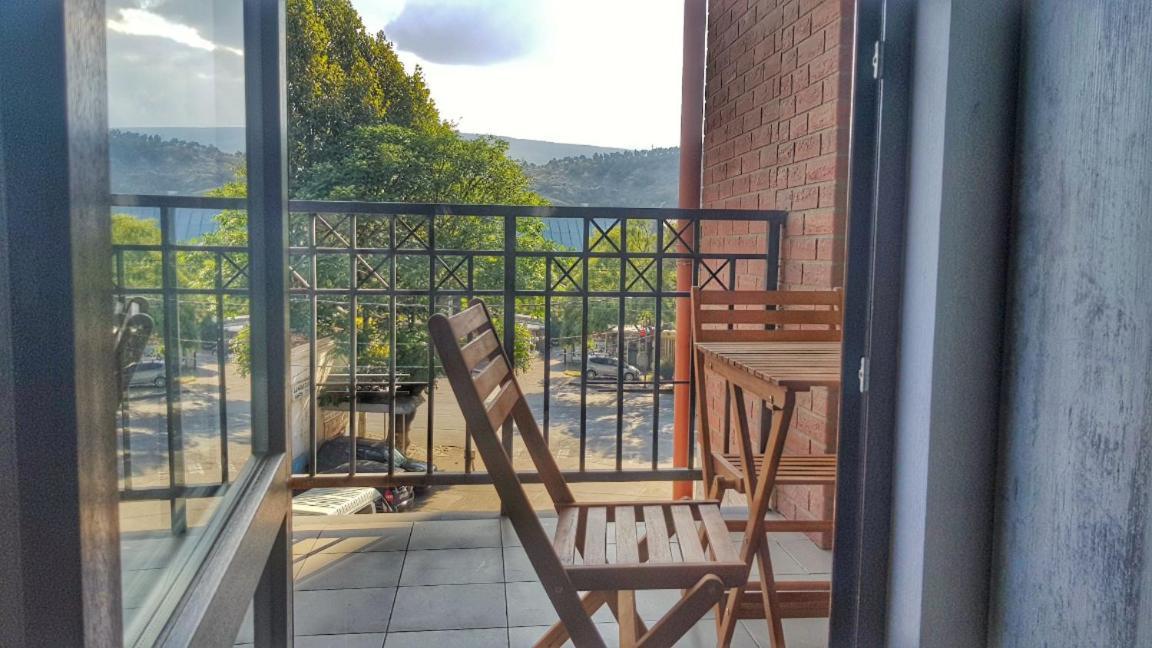 Your Home In Tbilisi: Cosy Stay In The Old City エクステリア 写真